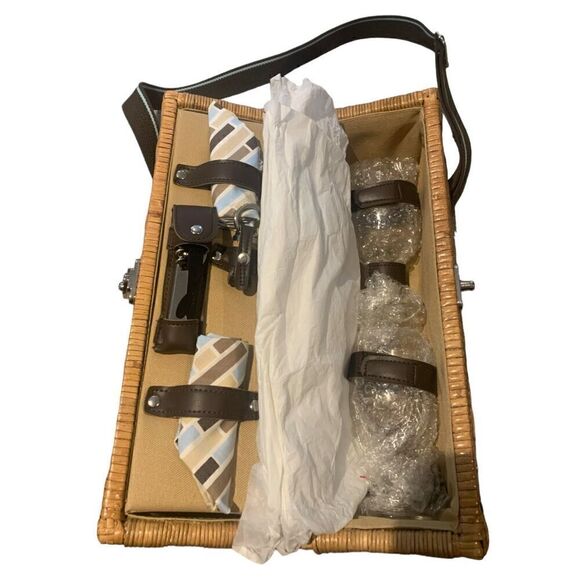 New Wicker Wine Picnic Basket Carry Strap Bottle Stopper Opener Date Night 2 Gla - Picture 6 of 6
